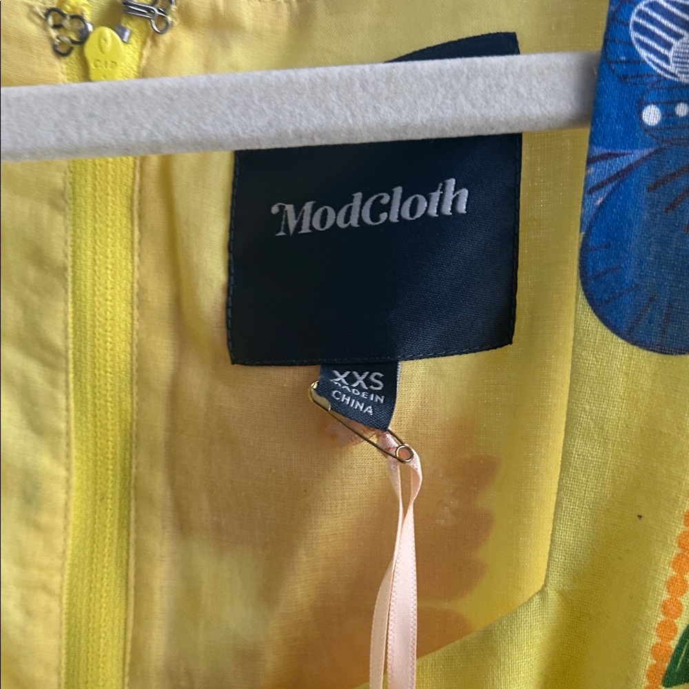 NWT Modcloth Yellow Floral Dress with pockets and belt- size XXS - Picture 2 of 5